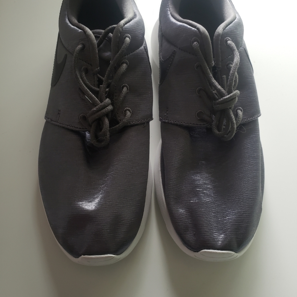 Nike shoes size 8 never worn